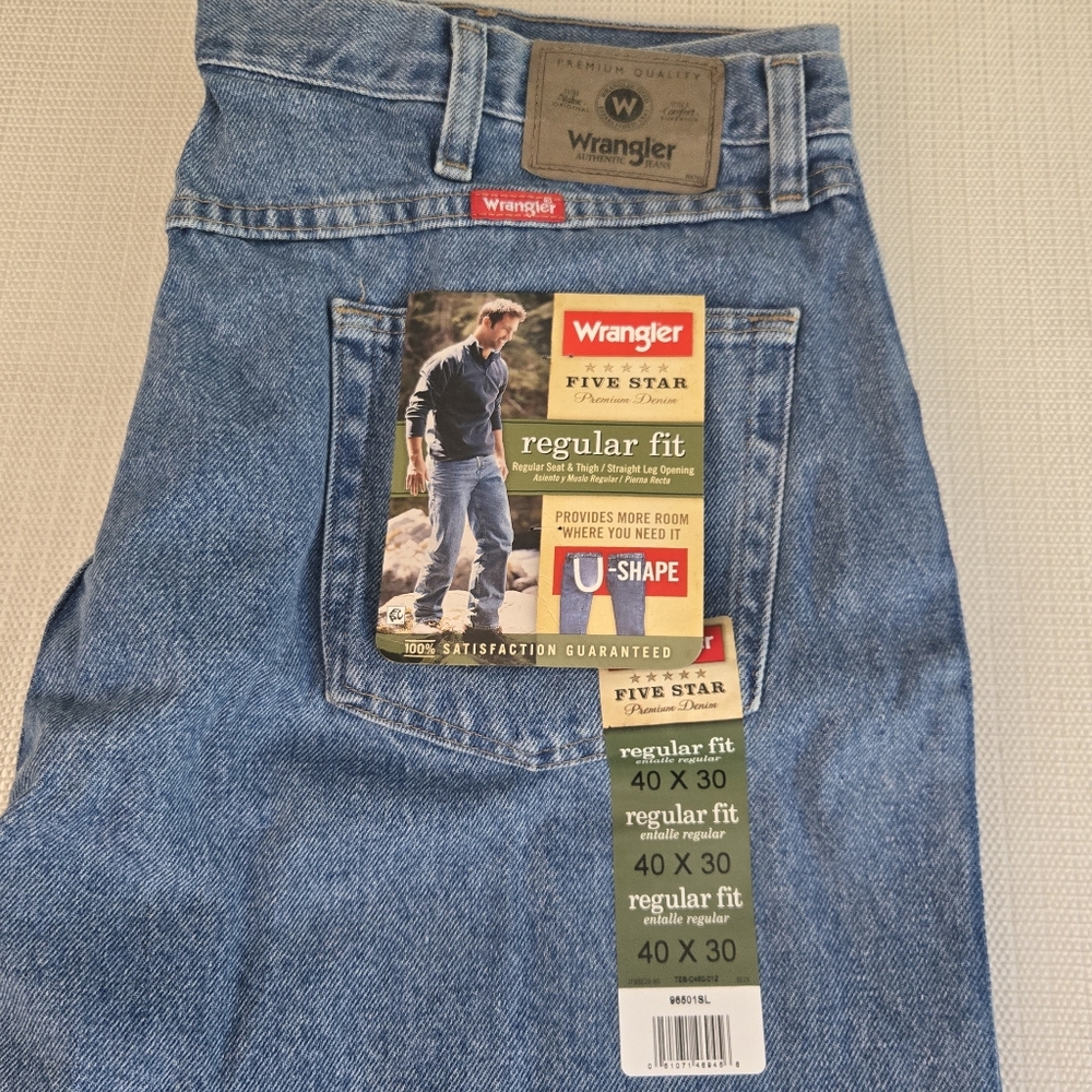 Mens Regular Fit Wrangler Jeans Light Wash Straight Leg Denim 40 x 30 NWT